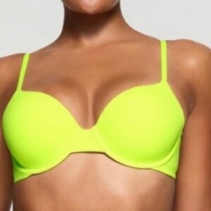 (V) NWT,SKIMS FITS EVERYBODY T-SHIRT DEMI BRA,WITH UNDERWIRE,SIZE 38D.
